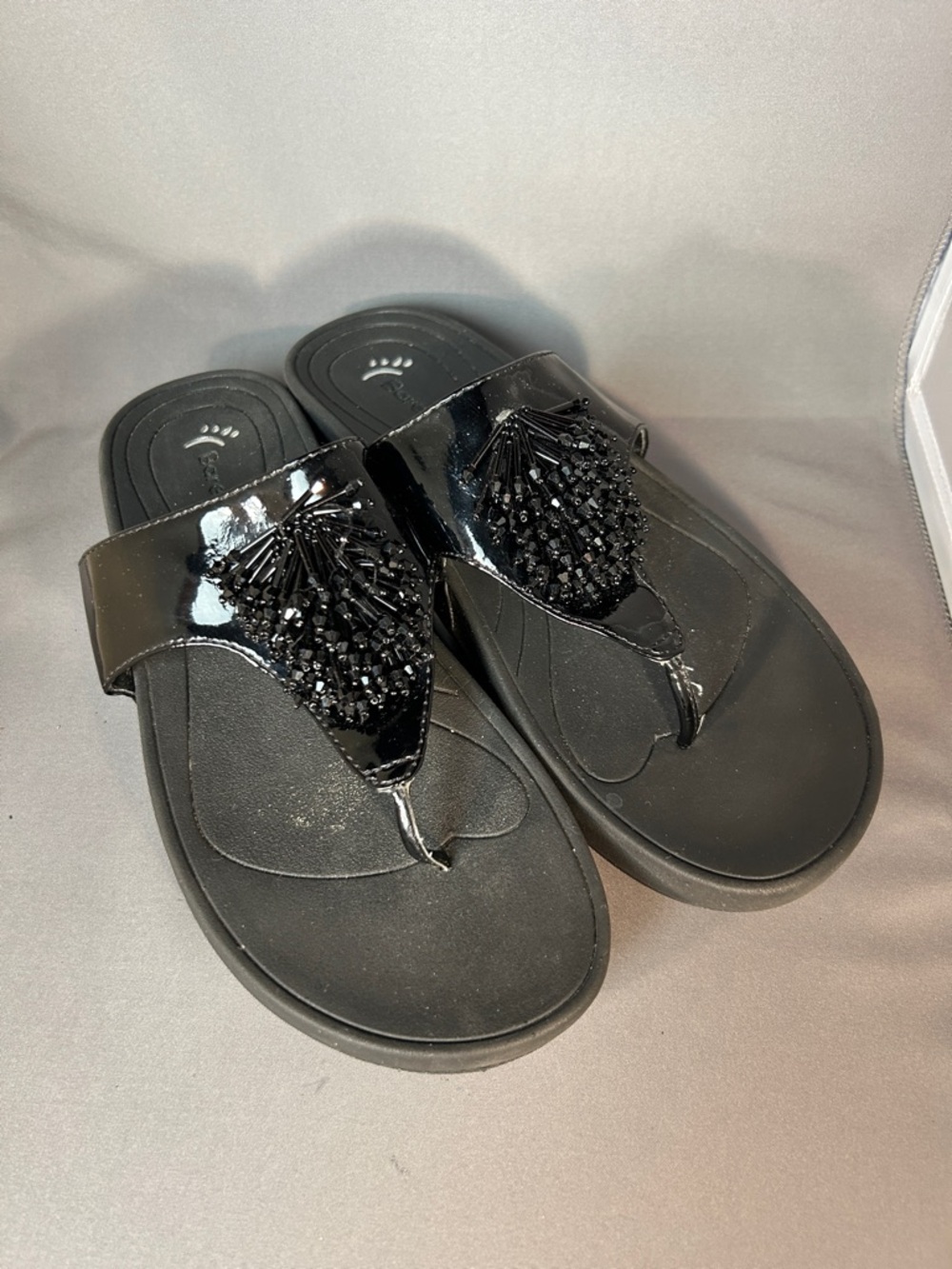 BareTraps Ginifer Sandals Womens 10 Black Beaded Thong Comfort Slides